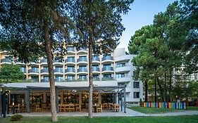 Бор клуб хотел